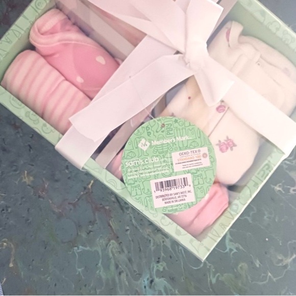 GIFTED. New Infant Gifts for Newborn - Picture 2 of 5